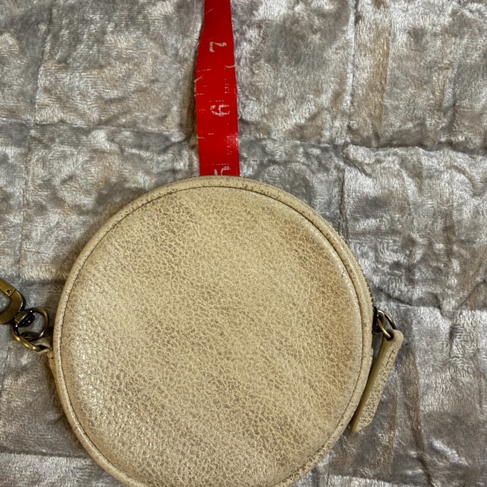 HOBO Round Leather Coin Purse / Pouch – Cream / Sand Metallic - Picture 2 of 5